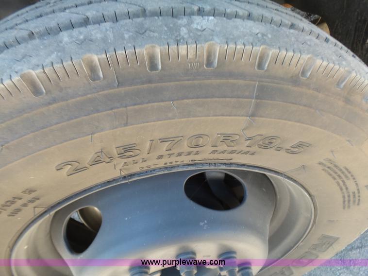 image for item K7132 2009 Ford F550 Super Duty XLT flatbed truck