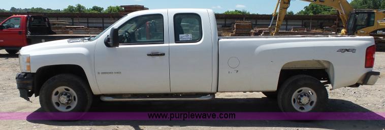 image for item K7133 2009 Chevrolet Silverado 2500HD Ext. Cab pickup truck