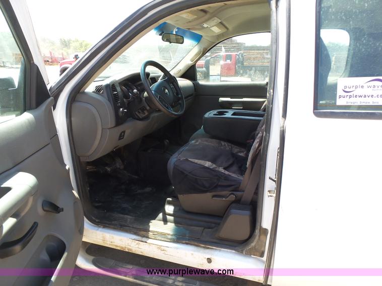 image for item K7133 2009 Chevrolet Silverado 2500HD Ext. Cab pickup truck