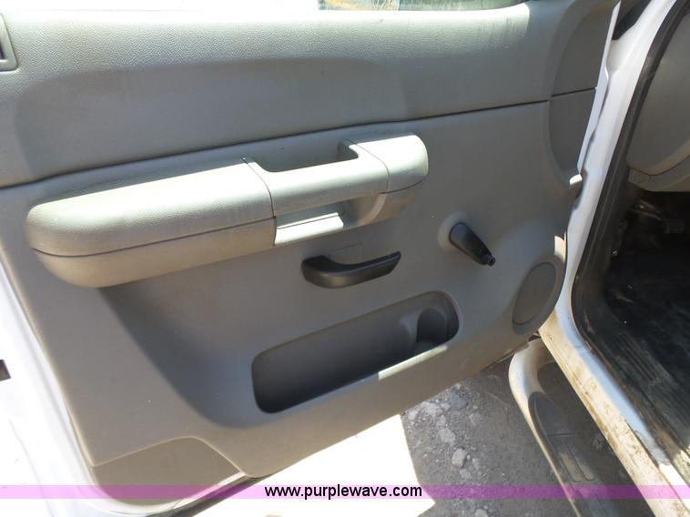 image for item K7133 2009 Chevrolet Silverado 2500HD Ext. Cab pickup truck