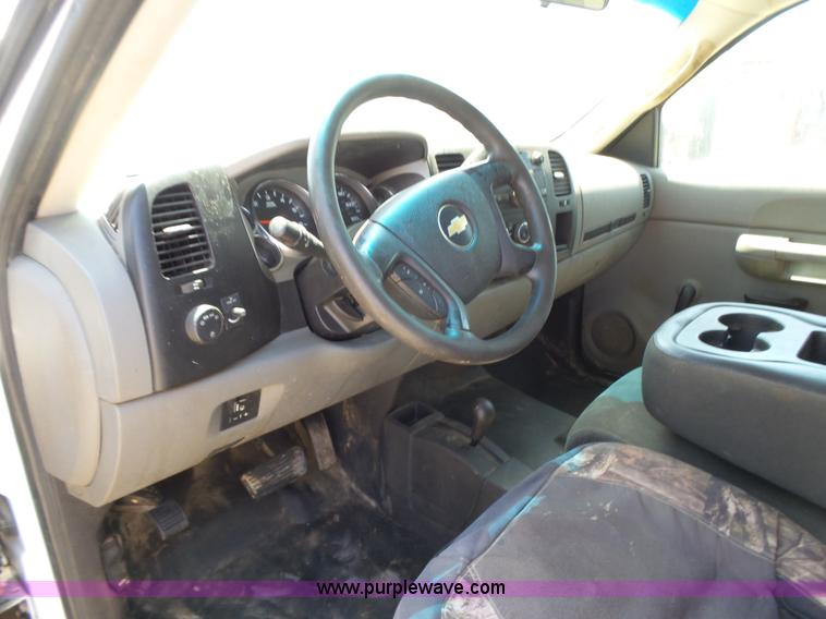 image for item K7133 2009 Chevrolet Silverado 2500HD Ext. Cab pickup truck