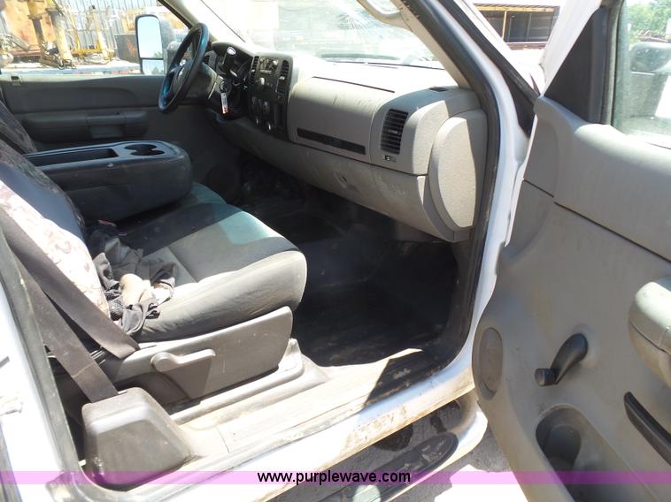 image for item K7133 2009 Chevrolet Silverado 2500HD Ext. Cab pickup truck