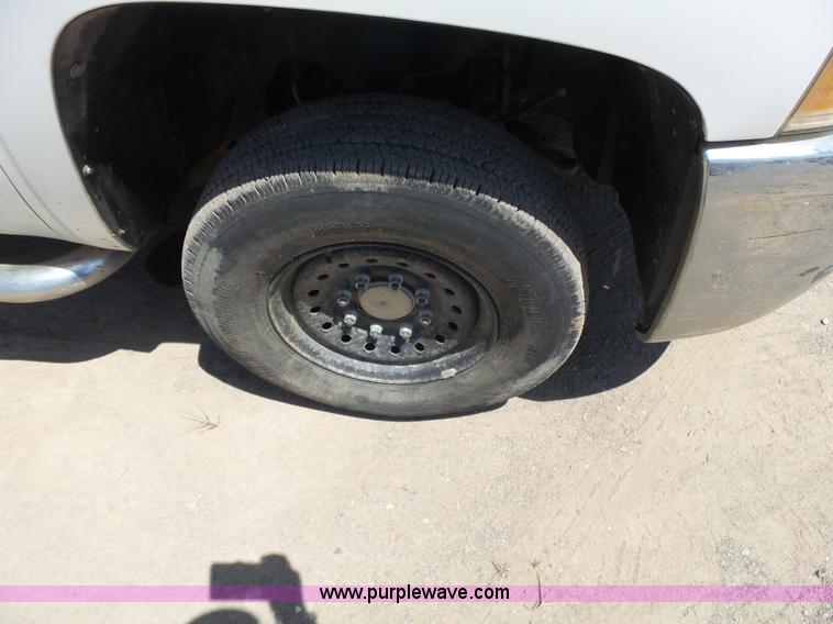 image for item K7133 2009 Chevrolet Silverado 2500HD Ext. Cab pickup truck