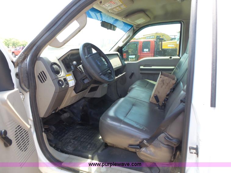 image for item K7134 2009 Ford F550 Super Duty XL cab and chassis