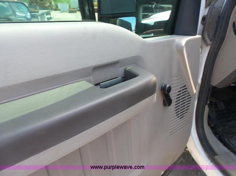 image for item K7134 2009 Ford F550 Super Duty XL cab and chassis