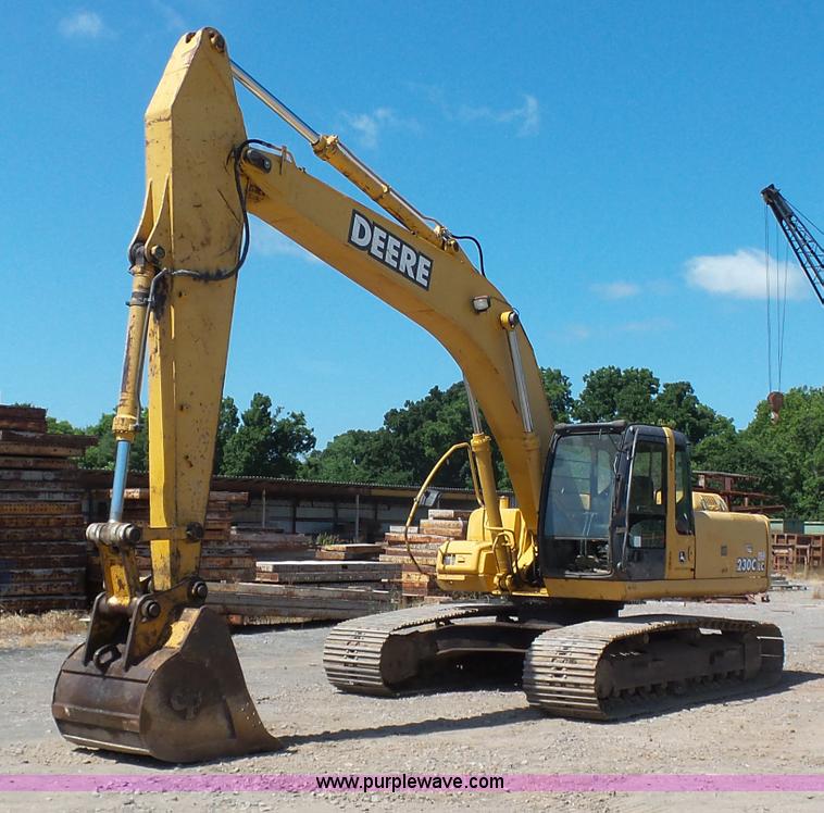 image for item K7140 2003 John Deere 230C LC excavator