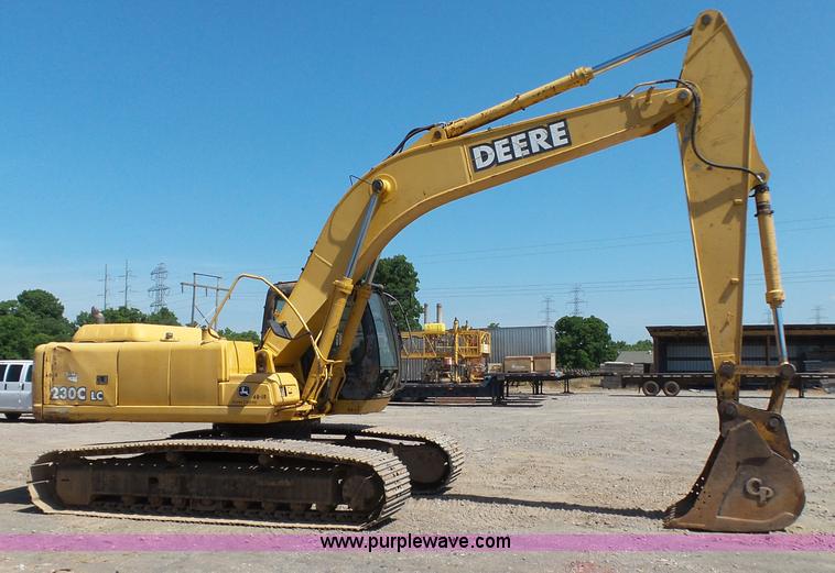 image for item K7140 2003 John Deere 230C LC excavator