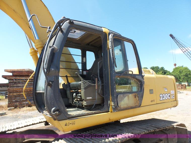 image for item K7140 2003 John Deere 230C LC excavator