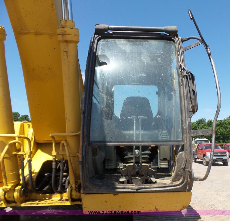 image for item K7140 2003 John Deere 230C LC excavator