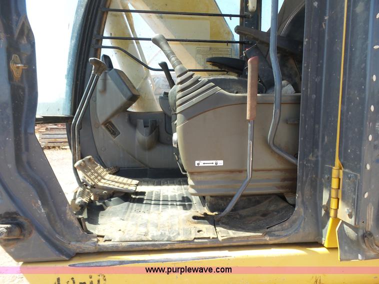 image for item K7140 2003 John Deere 230C LC excavator