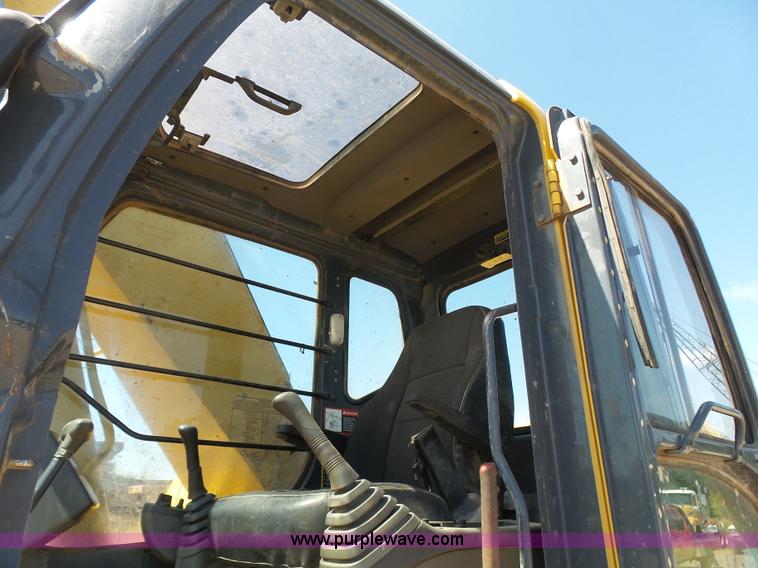 image for item K7140 2003 John Deere 230C LC excavator