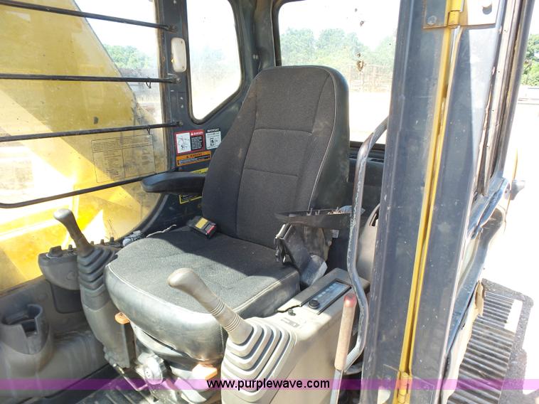 image for item K7140 2003 John Deere 230C LC excavator