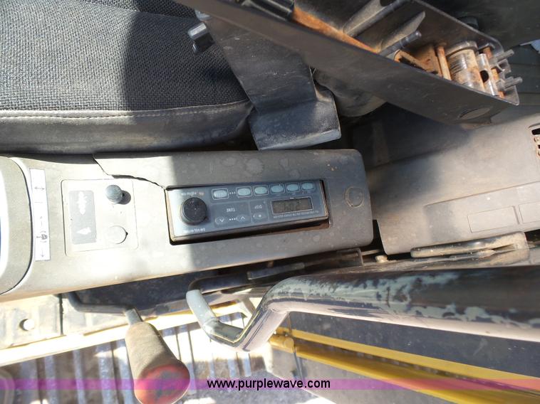 image for item K7140 2003 John Deere 230C LC excavator