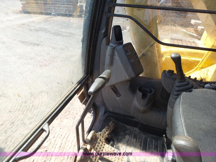 image for item K7140 2003 John Deere 230C LC excavator