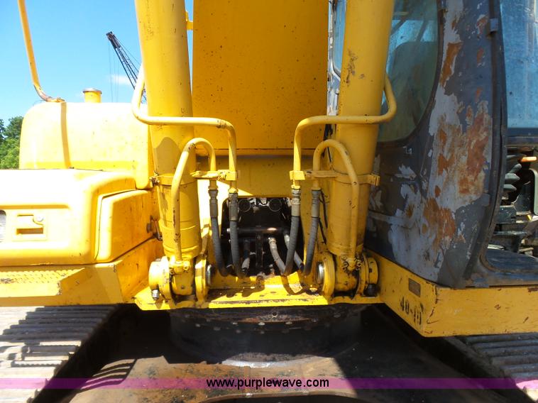 image for item K7140 2003 John Deere 230C LC excavator