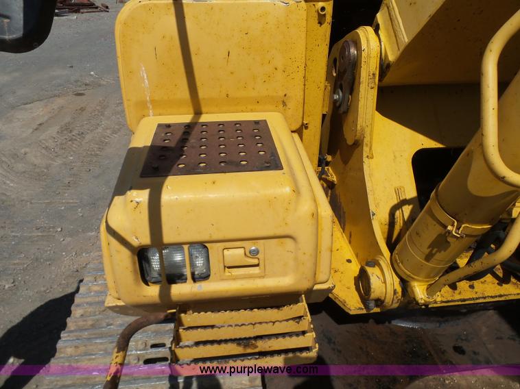 image for item K7140 2003 John Deere 230C LC excavator