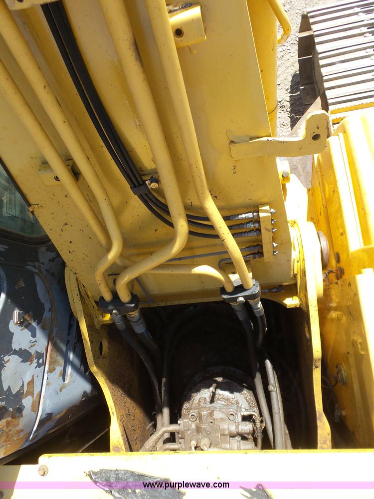 image for item K7140 2003 John Deere 230C LC excavator