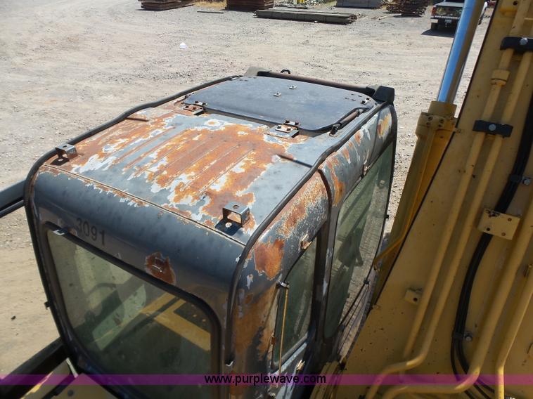 image for item K7140 2003 John Deere 230C LC excavator