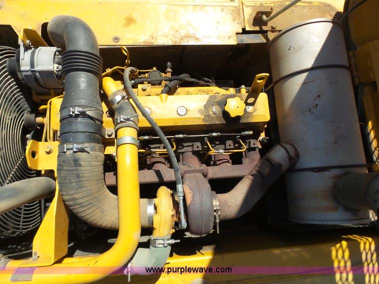 image for item K7140 2003 John Deere 230C LC excavator