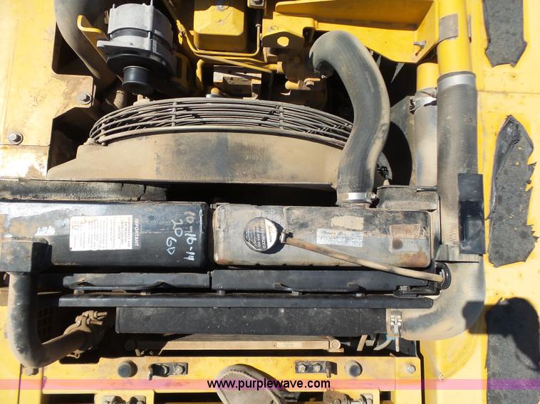 image for item K7140 2003 John Deere 230C LC excavator