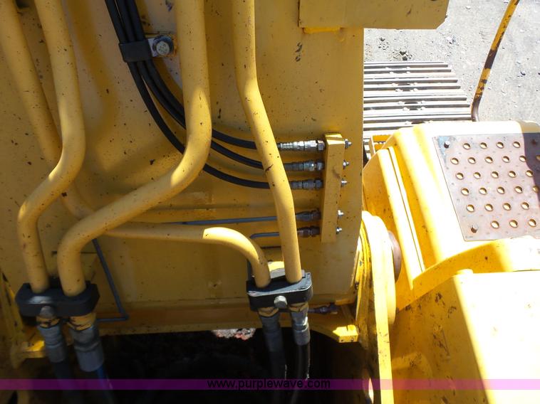 image for item K7140 2003 John Deere 230C LC excavator