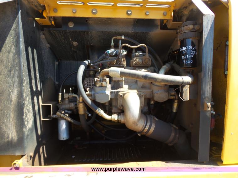 image for item K7140 2003 John Deere 230C LC excavator