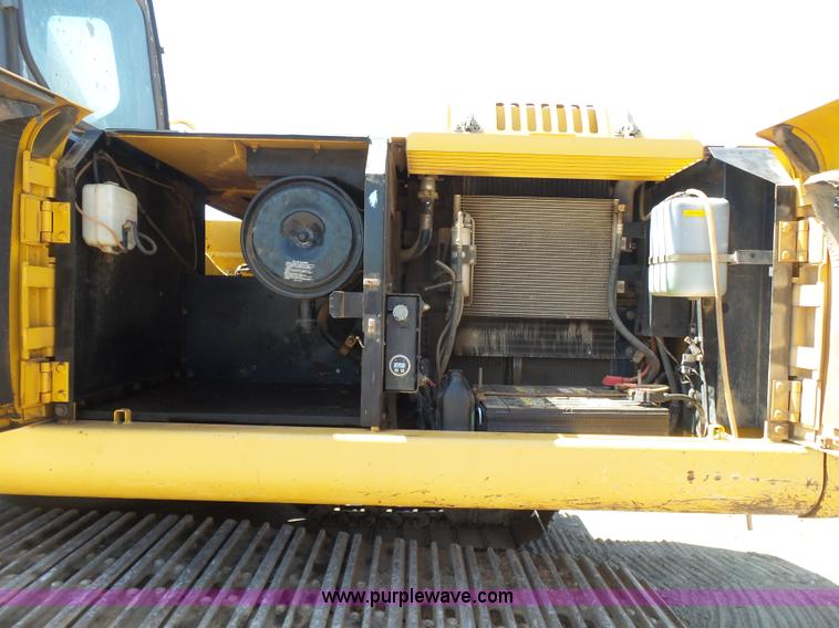 image for item K7140 2003 John Deere 230C LC excavator