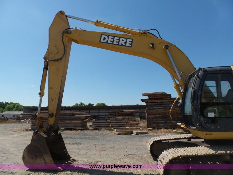 image for item K7140 2003 John Deere 230C LC excavator