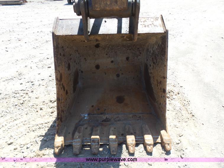 image for item K7140 2003 John Deere 230C LC excavator