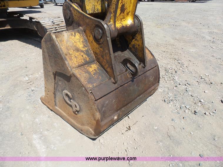 image for item K7140 2003 John Deere 230C LC excavator