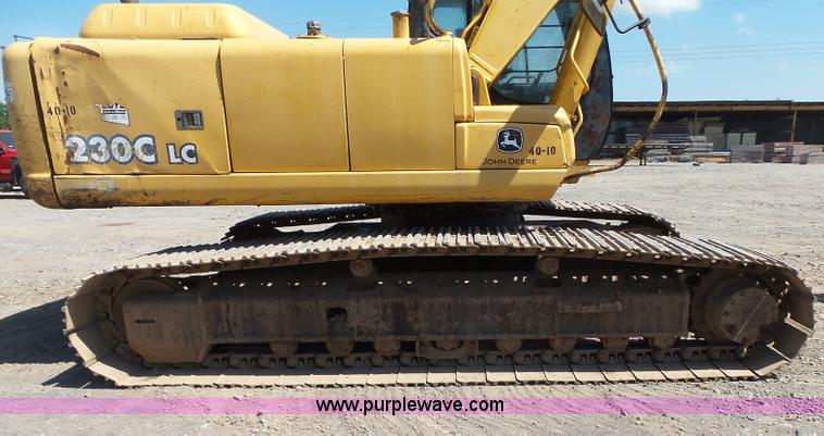 image for item K7140 2003 John Deere 230C LC excavator