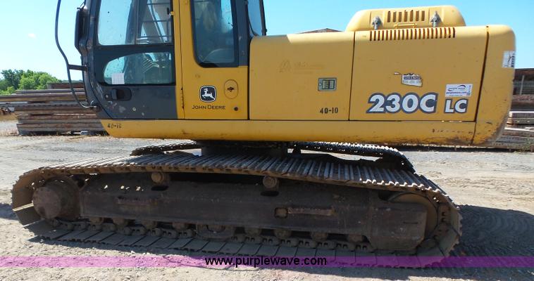 image for item K7140 2003 John Deere 230C LC excavator