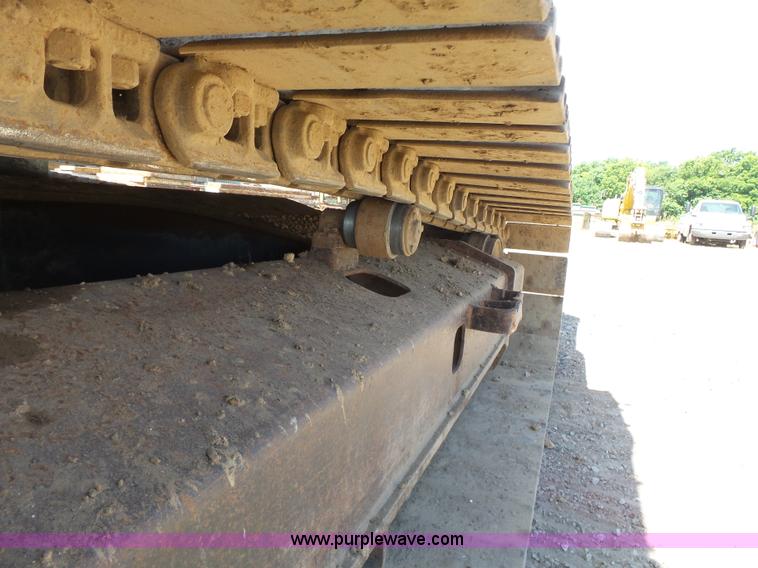 image for item K7140 2003 John Deere 230C LC excavator