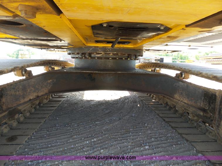 image for item K7140 2003 John Deere 230C LC excavator