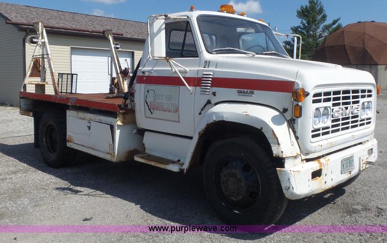image for item K7735 1969 GMC 5500 flatbed truck