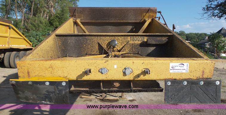 image for item K8369 1987 Load King 1827 bottom dump trailer