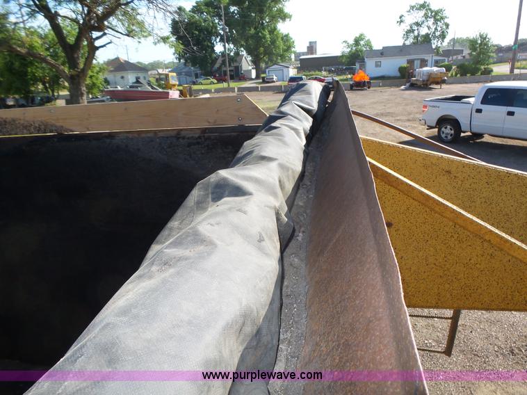 image for item K8369 1987 Load King 1827 bottom dump trailer