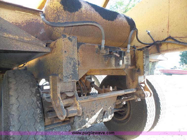 image for item K8369 1987 Load King 1827 bottom dump trailer