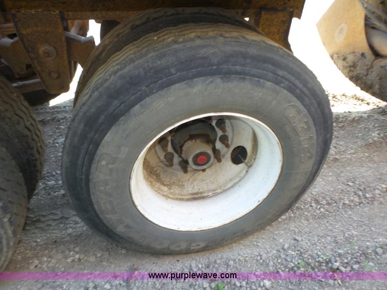 image for item K8369 1987 Load King 1827 bottom dump trailer