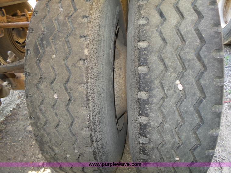 image for item K8369 1987 Load King 1827 bottom dump trailer