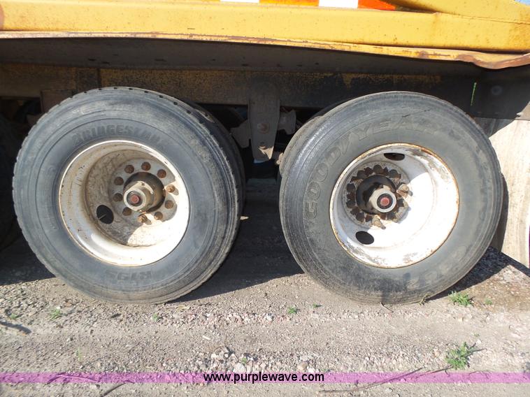 image for item K8369 1987 Load King 1827 bottom dump trailer