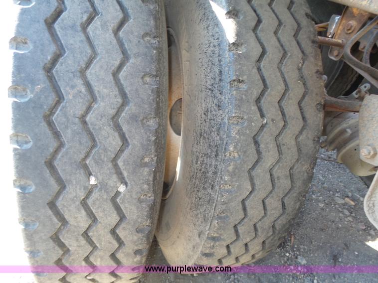 image for item K8369 1987 Load King 1827 bottom dump trailer