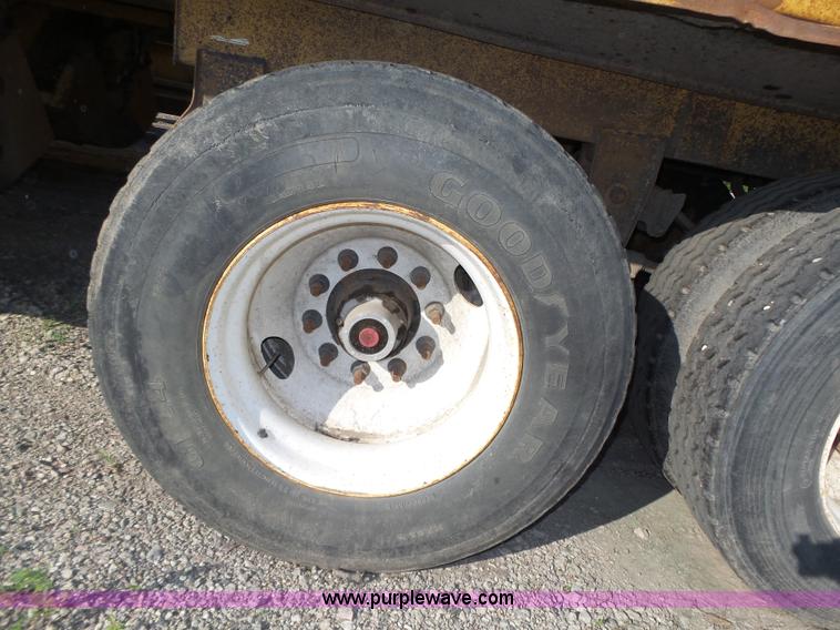 image for item K8369 1987 Load King 1827 bottom dump trailer