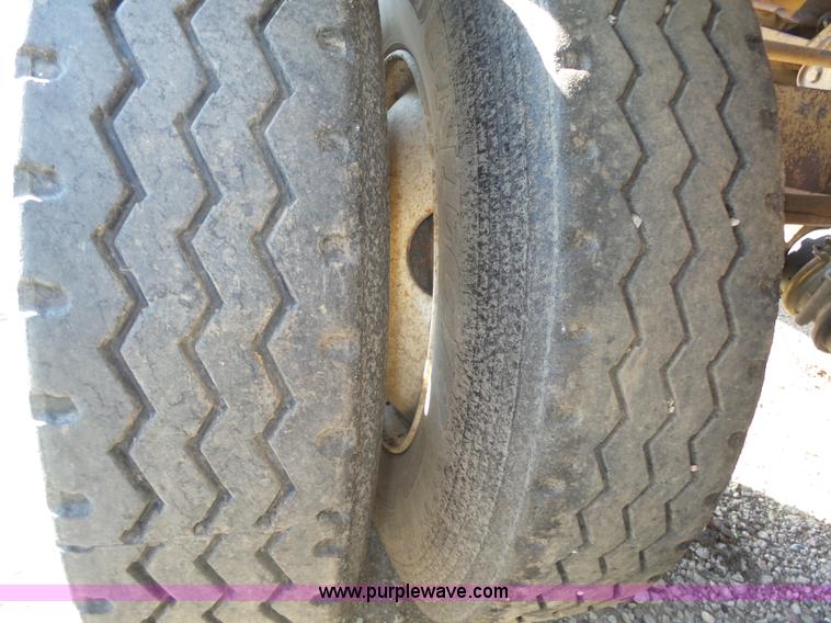 image for item K8369 1987 Load King 1827 bottom dump trailer