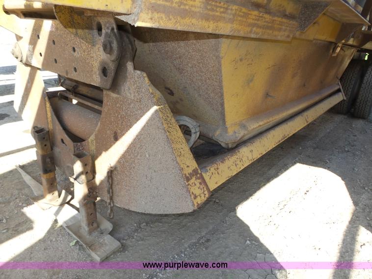 image for item K8370 1987 Load King 1827-4-3 bottom dump trailer