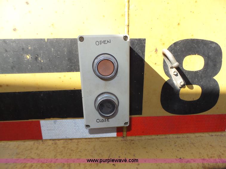 image for item K8370 1987 Load King 1827-4-3 bottom dump trailer