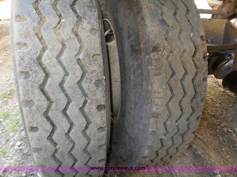 image for item K8370 1987 Load King 1827-4-3 bottom dump trailer