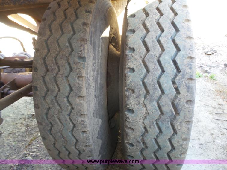 image for item K8370 1987 Load King 1827-4-3 bottom dump trailer