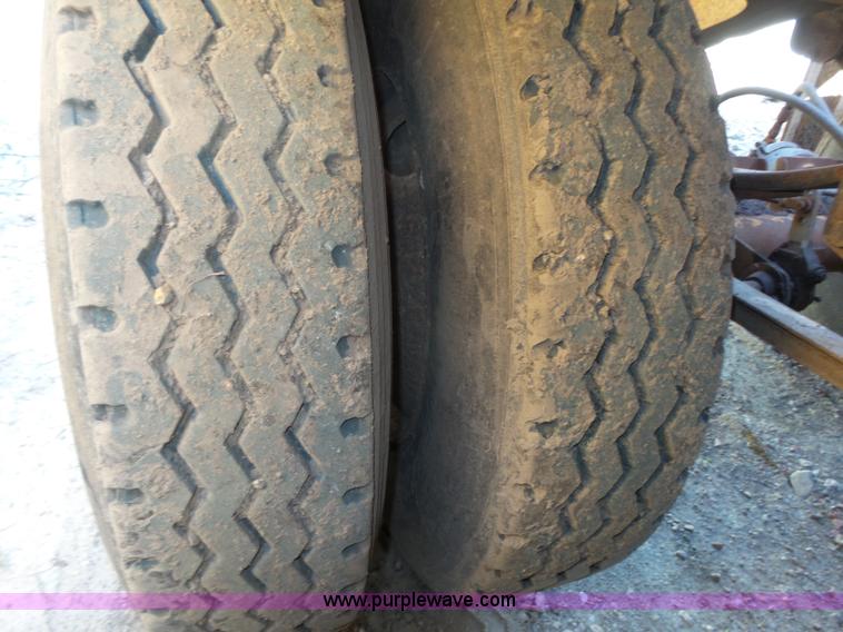 image for item K8370 1987 Load King 1827-4-3 bottom dump trailer