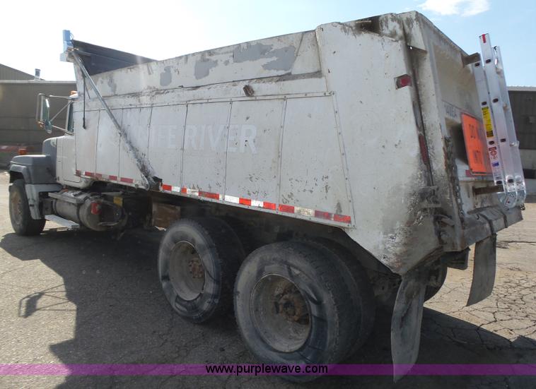image for item K8371 1992 Mack RD690S dump truck